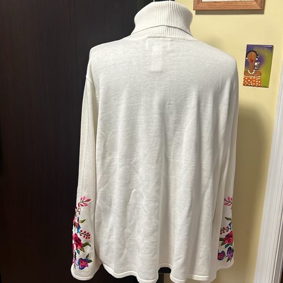 Linea by Louis Dell’olio Embroidered Turtleneck Sweater - Picture 5 of 7